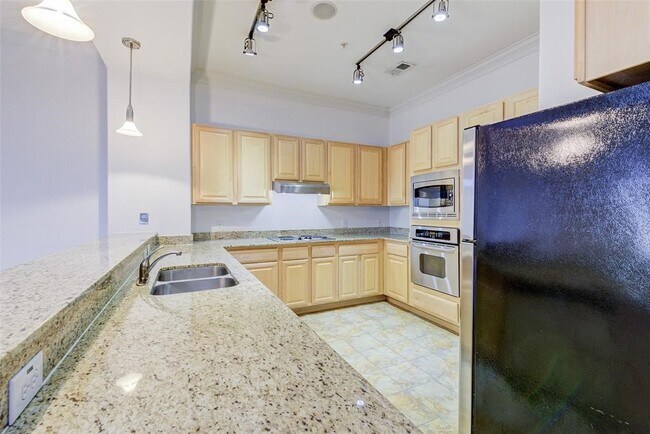 Building Photo - 7134 Mapleridge St