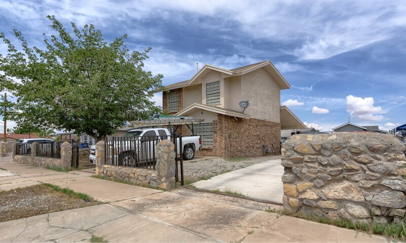 Building Photo - 9307 Chantilly Dr