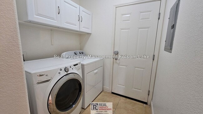 Building Photo - 3 Bed 3 Bath + Loft | EV Charger | Large Private Patio | Rivage in the Parkway