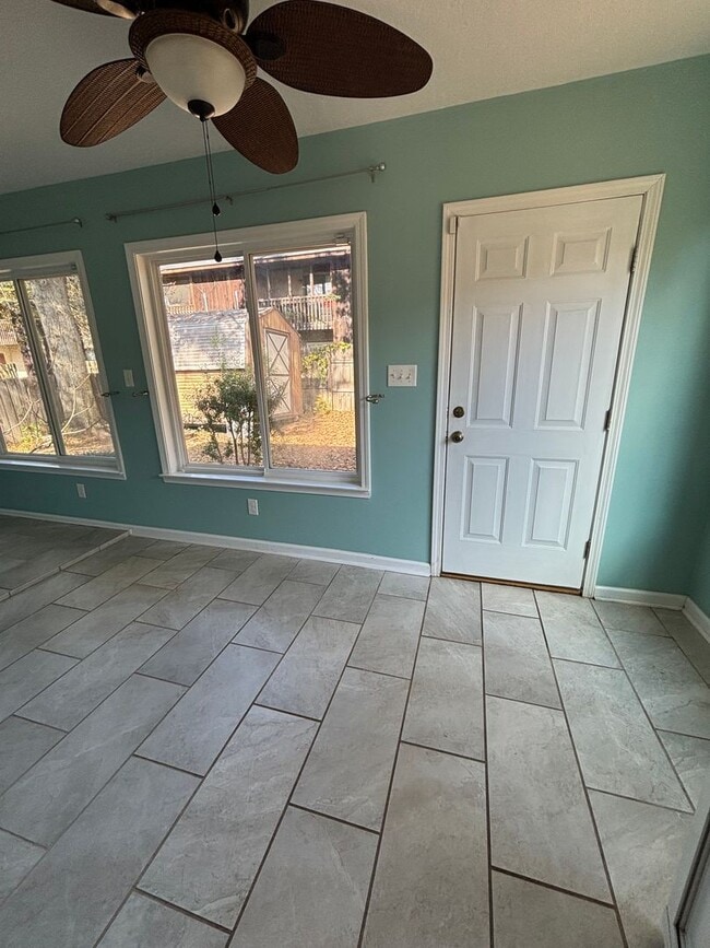 Building Photo - FOR RENT