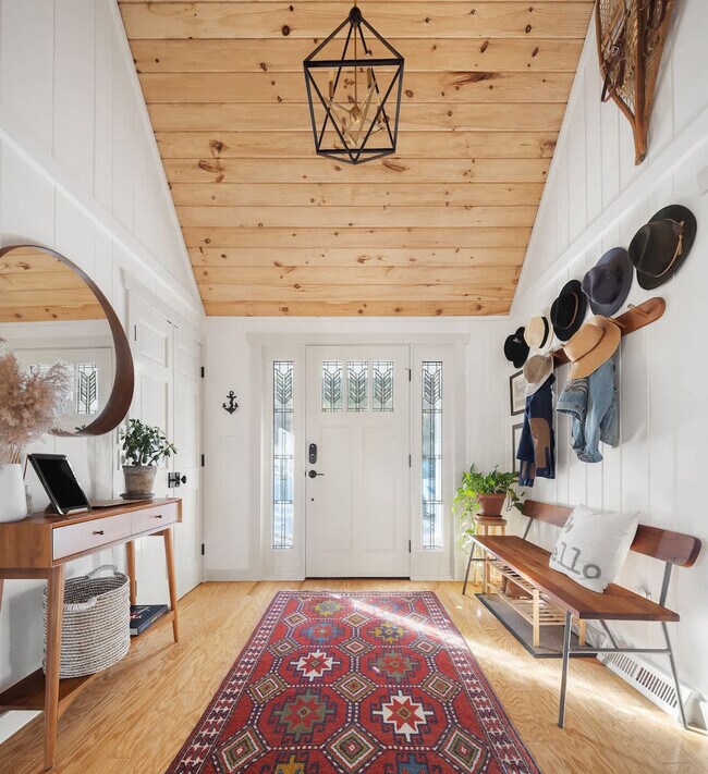 Building Photo - 2046 Lakeside Dr W