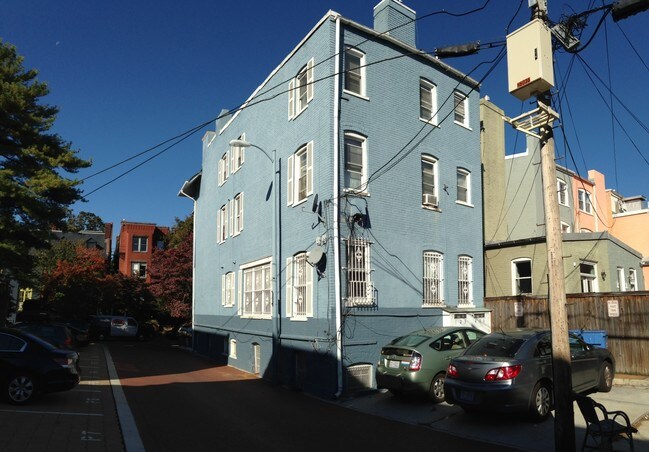 Building Photo - 2509 Cliffbourne Pl NW