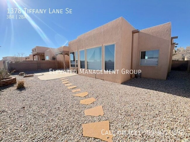 Building Photo - Immaculate 3 bedroom in Rio Rancho! Stunni...