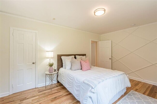 Building Photo - 1226 Thomas Rd