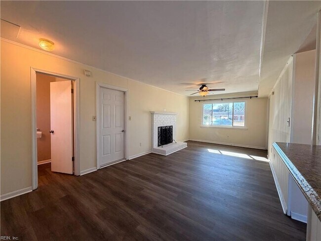 Building Photo - 5492 Pocono Pl