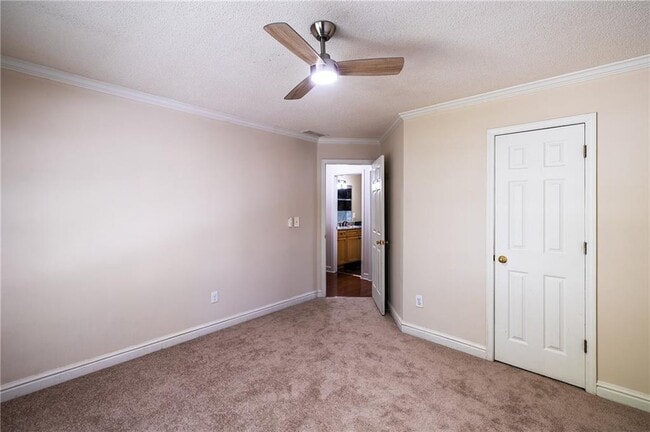 Building Photo - 1060 Lyndhurst Way