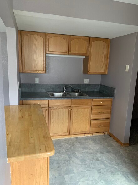 Building Photo - 2237 Hampshire Ave S