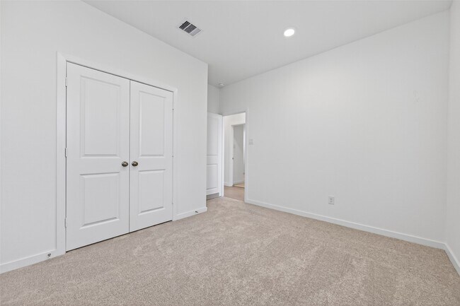 Building Photo - 27435 Sunterra Village Dr