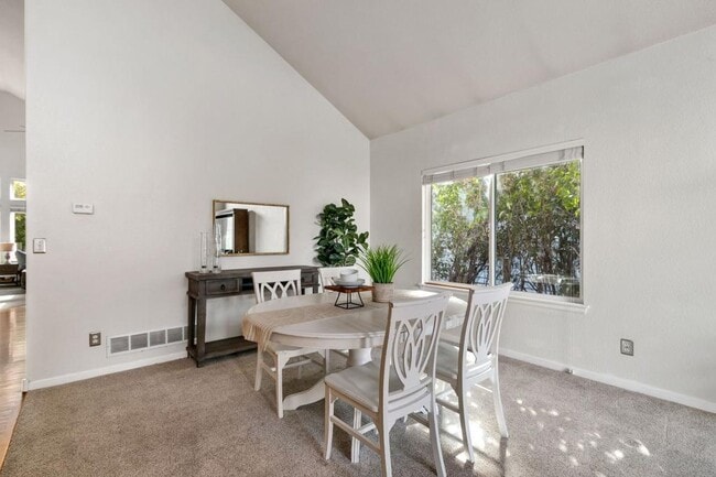 Building Photo - 8100 Lighthouse Ln