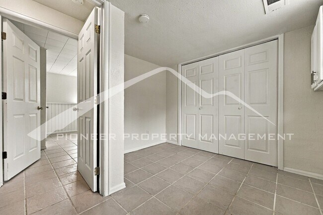 Building Photo - 12854 E Florida Dr