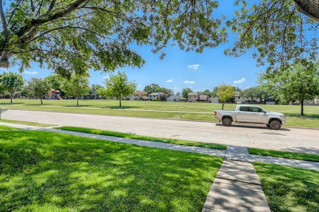 Building Photo - 627 Meadowbrook St