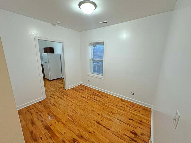 Building Photo - 5145 W Ferdinand St