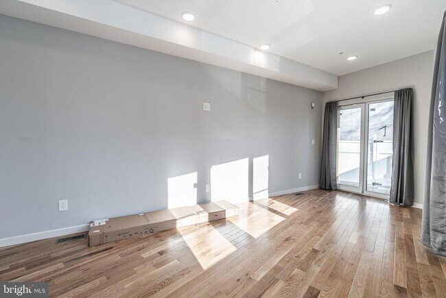 Building Photo - 2045 N College Ave