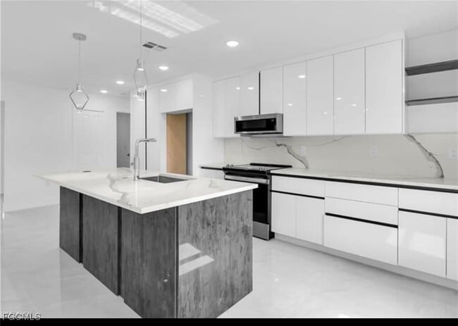 Building Photo - 2513 74th St W
