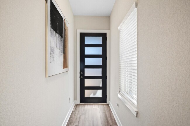 Building Photo - 15527 Maple