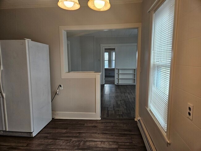 Building Photo - 110 W Main St