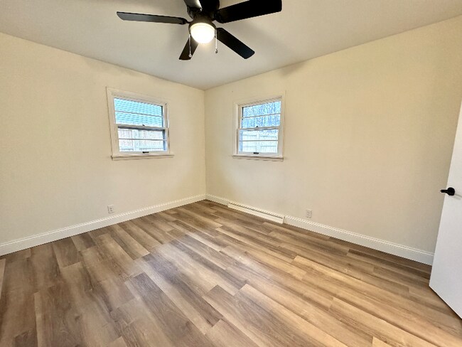 Building Photo - 2051 S Post Rd