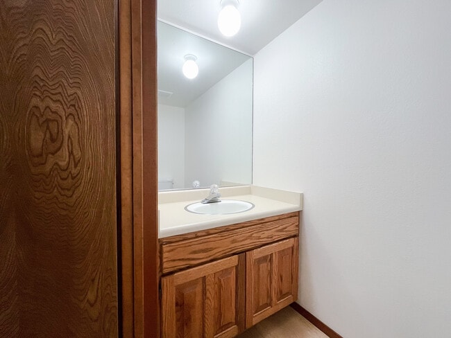 Building Photo - 2980 Sunridge Dr