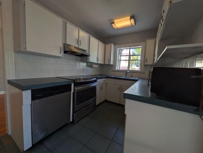 Building Photo - 145 29th Ave N