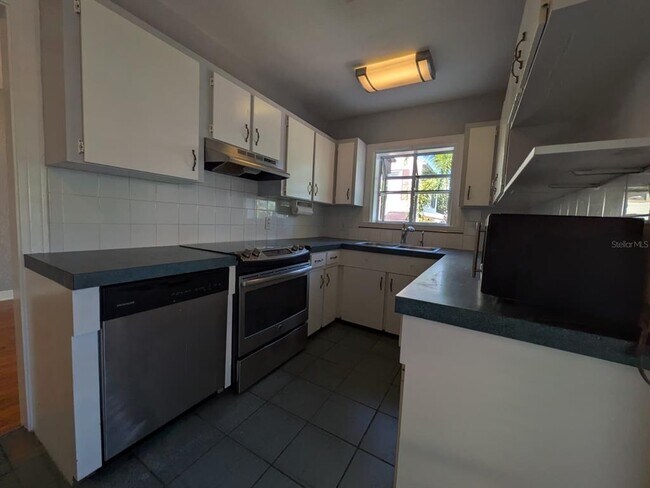 Building Photo - 145 29th Ave N