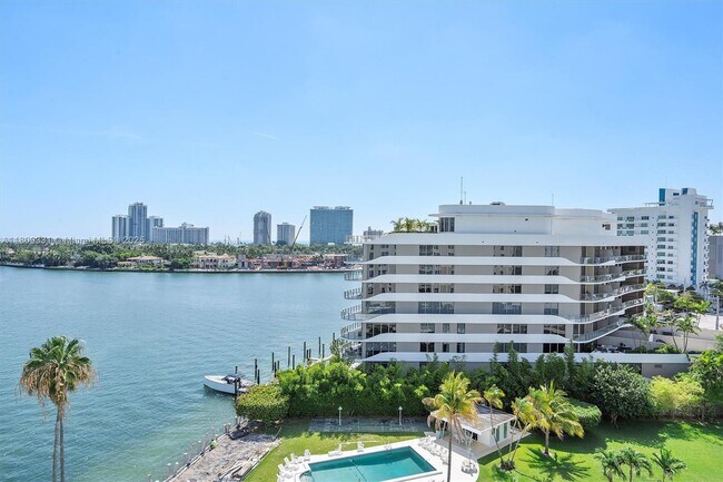 Building Photo - 10350 W Bay Harbor Dr