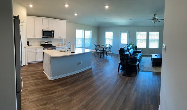 Building Photo - 384 Mohan Dr
