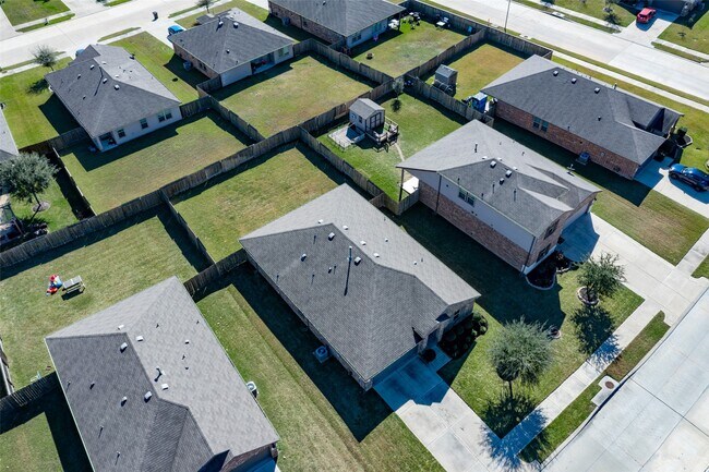 Building Photo - 1827 Brady Shores Dr