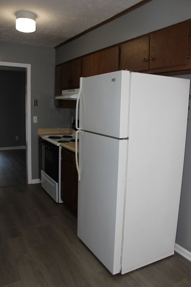 Building Photo - Lake Rim area