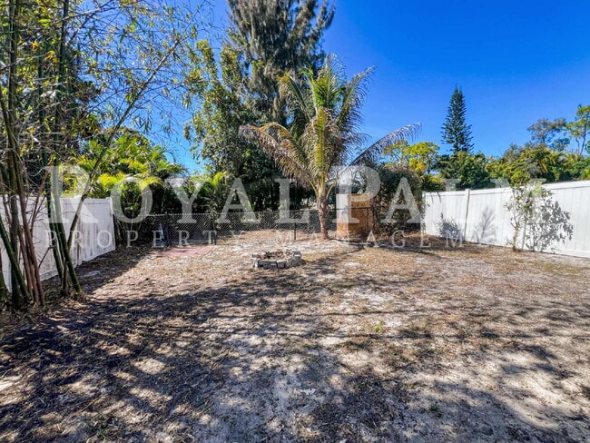 Building Photo - 18660 Miami Blvd