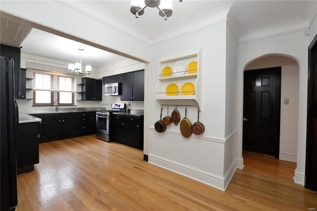 Building Photo - 7572-74 York