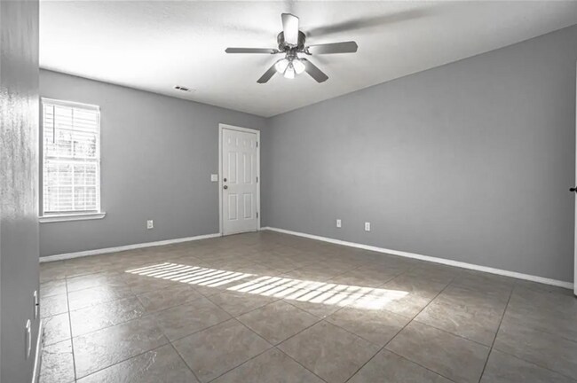 Building Photo - E Rachel Ln Duplex