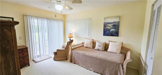 Building Photo - Annual Fully Furnished 2/2 Condo with Golf...