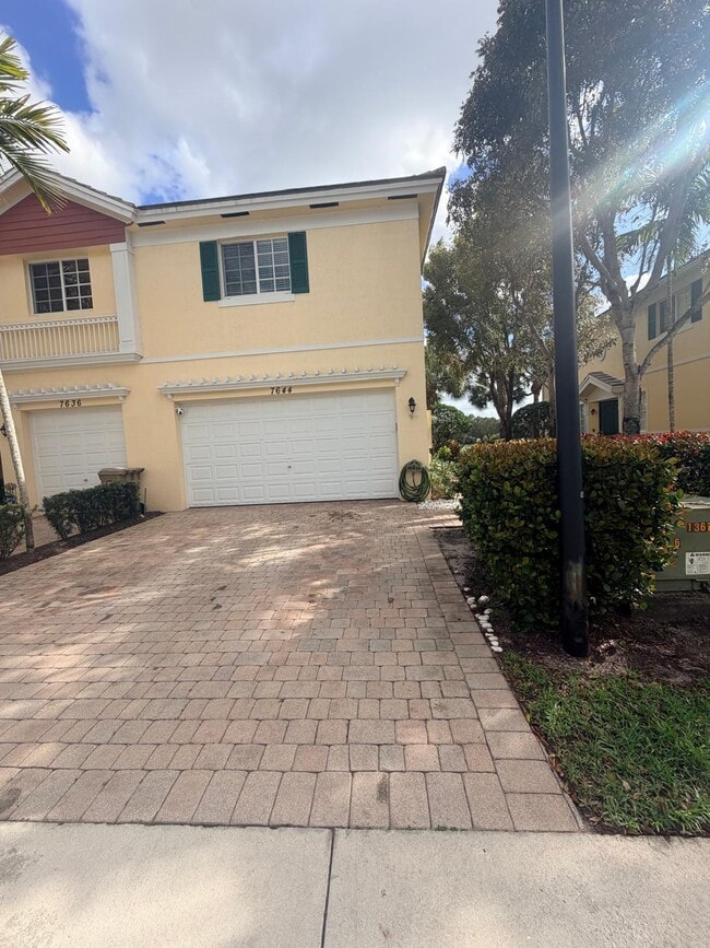 Building Photo - 7644 Foxcroft Ln