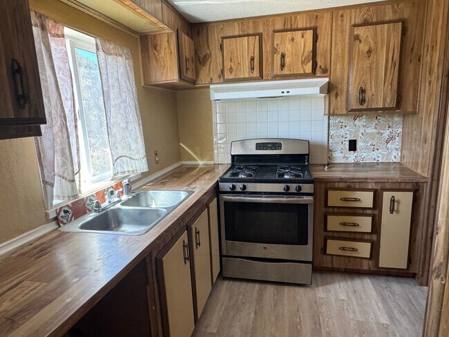 Building Photo - 3 Bedroom, 2 Bathroom Home in Tijeras, NM