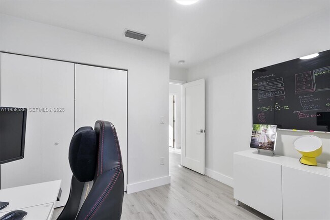 Building Photo - 342 NW 114th Ave