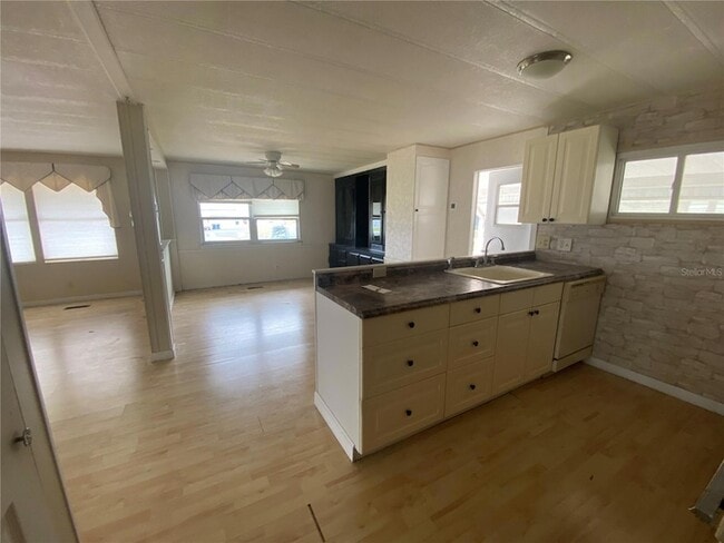 Building Photo - 274 Beach Ct