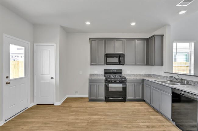 Building Photo - 16609 Merry Pines Dr
