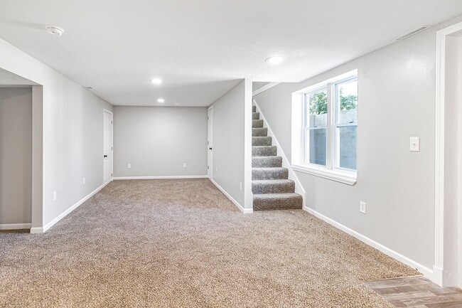 Building Photo - 181 SE State Rte 13