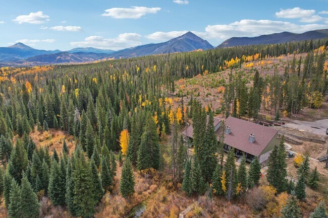 Building Photo - Serenity and Views with this 3 bedroom/3Bathroom Townhome in Buffalo Ridge