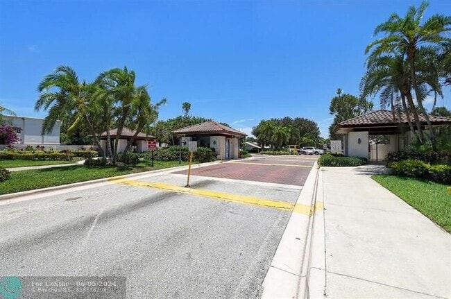 Building Photo - 3350 Jaywood Terrace