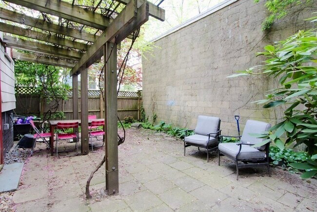 Building Photo - 34 Essex St