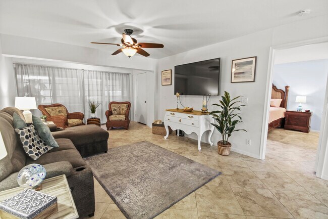 Building Photo - 1041 Orange Terrace