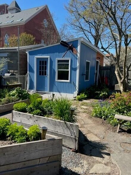 Building Photo - 99 Arnold St