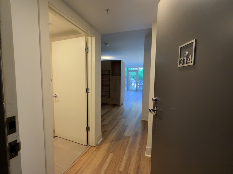 Building Photo - 2911 2nd Ave