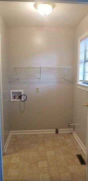 Building Photo - 301 Autumn Ave