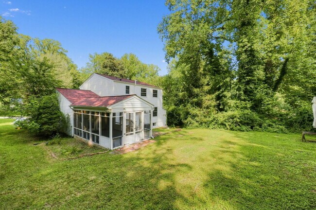 Building Photo - 4419 S Shore Dr