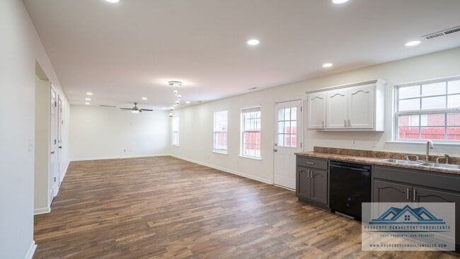 Building Photo - 102 Millbury Way