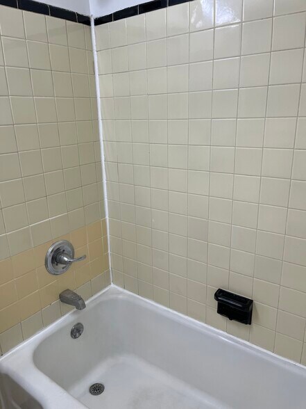 Building Photo - 15A Carolyn Ter