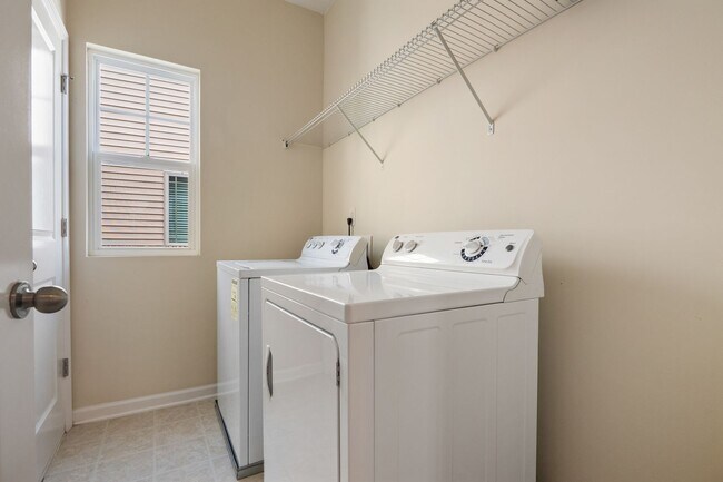 Building Photo - Charming 3BR Home with Loft, Fenced Yard & Community Pool