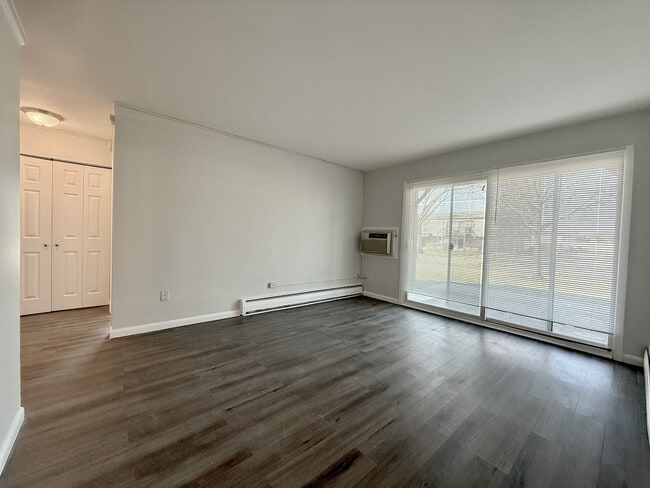 Building Photo - 337 N Carter St